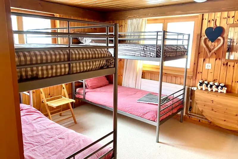 Kamer met twee stapelbedden